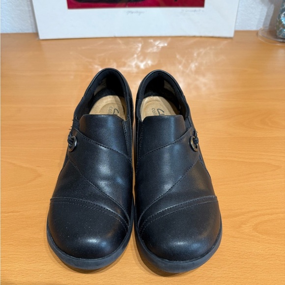 Clarks Ultimate Comfort Shoes - Picture 1 of 10